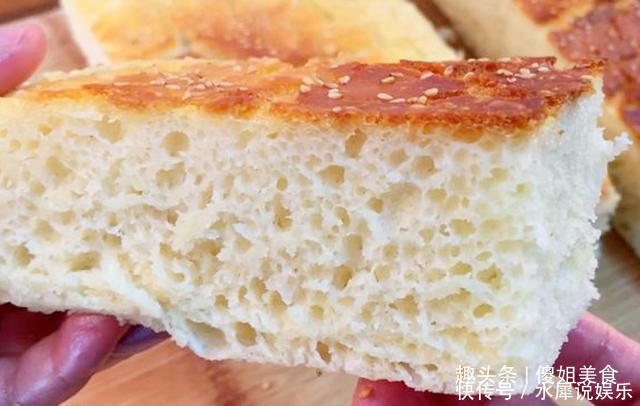 烙饼时,直接烙是大错特错,多加这1步,饼柔软起层,放7天都不硬