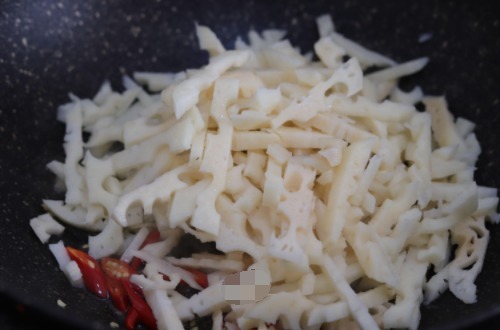 莲藕别再炖汤了,和这种食材一起炒,清香无比