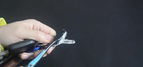 早点|在钥匙上涂点牙膏真厉害, 10个家庭9个都需要, 早点知道就好了