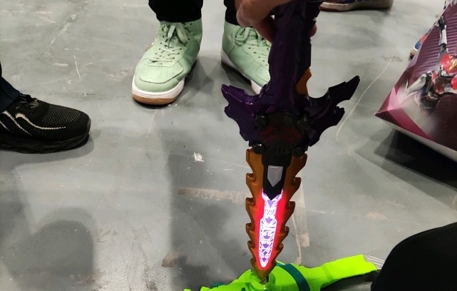 路人|《假面骑士》整活现场,桃塔罗斯客串鬼灭之刃,逢魔赛罗逼疯路人