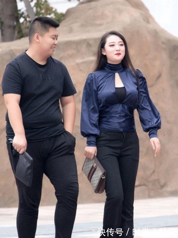 女生们|微胖贵妇穿搭“不简单”,上衣都快撑裂了,走路还这么有自信!