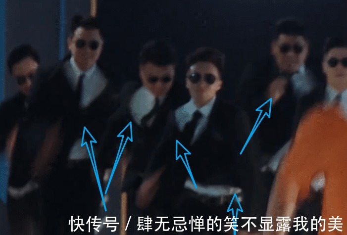 跑男团|郭麒麟有多幽默《奔跑吧》黑衣人努力憋笑，看样子快忍不住了