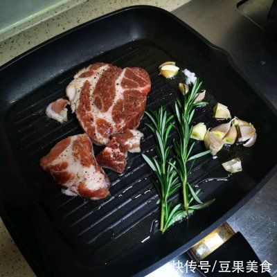  回味无穷的迷迭梅花肉来拯救你的胃