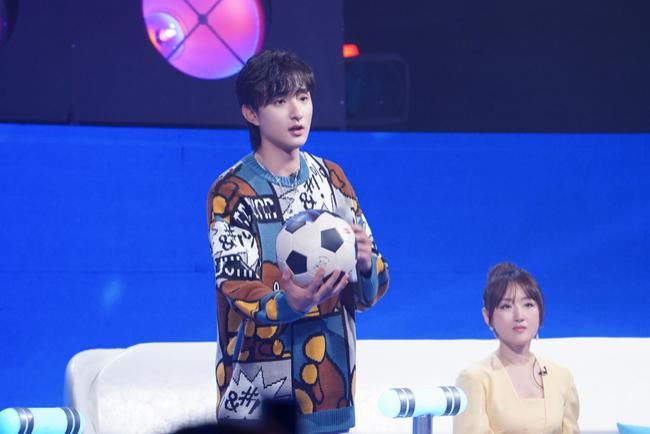  搭档|《嗨唱转起来》于小彤压轴“开箱” 与潘玮柏搭档再唱神曲