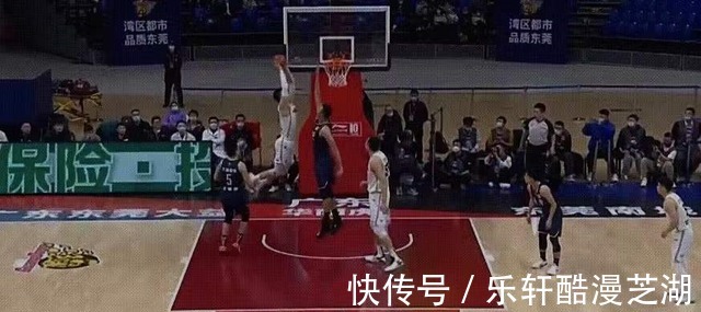 NB疯了!隔扣易建联!这一扣绝对NBA级别……