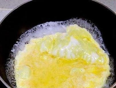  鸡蛋的新做法，不放一滴油，鲜嫩好吃还健康，油炒已经过时了