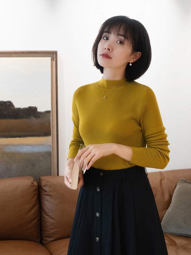 穿搭|女生博主的穿搭指南,毛衣搭配卡其色直筒裤高级洋气,简约优雅