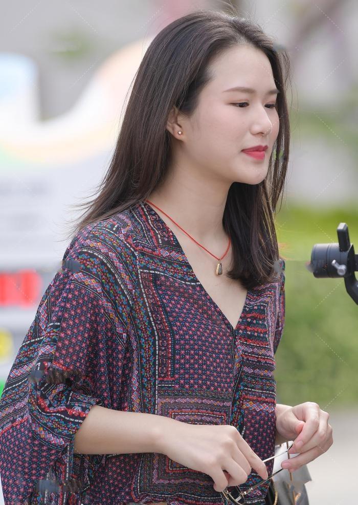 时尚|时尚:干练的美女简单随性的穿搭,潮流时尚有个性!