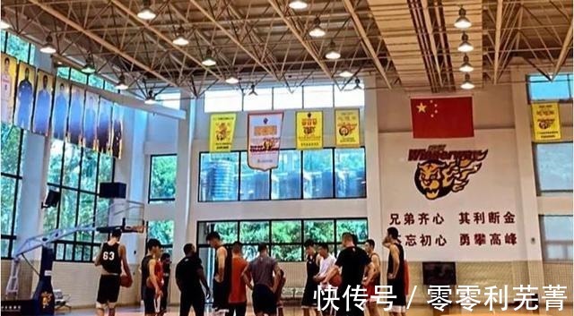 阿联|广东男篮训练队内比赛汤杰和阿联一组,汤杰或代替赵睿挑重担!