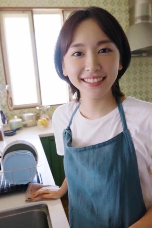 龙须刘海 秒变巴掌脸!原来“瘦脸”不仅要靠发型,还要选对发色和刘海!