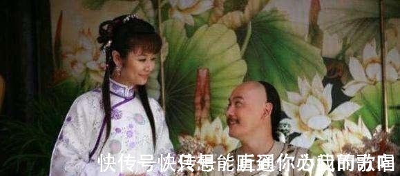 乾隆@皇帝赏荷出上联“多情绿水举菏杯”,贵妃回对出下联,皇帝赏!