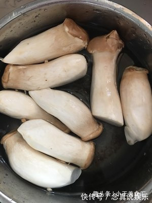 爱吃杏鲍菇一定要收藏,学会这个做法,比鲍鱼还要好吃,太馋了