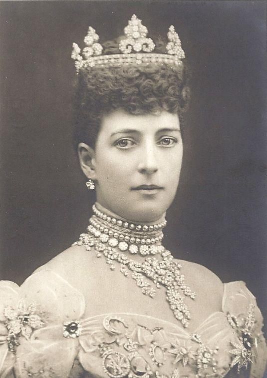 英女王借给卡米拉的项链，曾尘封了将近90年，后者也只戴过一次