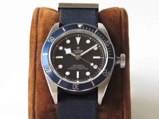 机芯@最值得入手的七款顶级复刻表,既绅士又能为形象加分