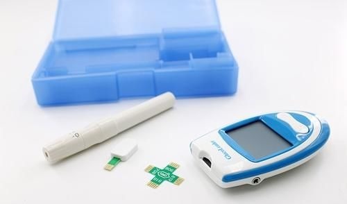 降血糖|告诉糖友一个秘密，不扎手指或也能测血糖，值得看看