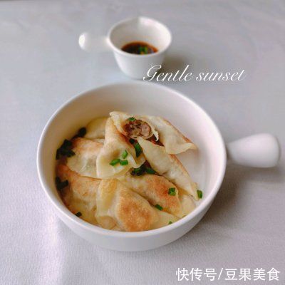 红薯小米粥|健康又过瘾的胡萝卜藕丁煎饺，就是这个味儿