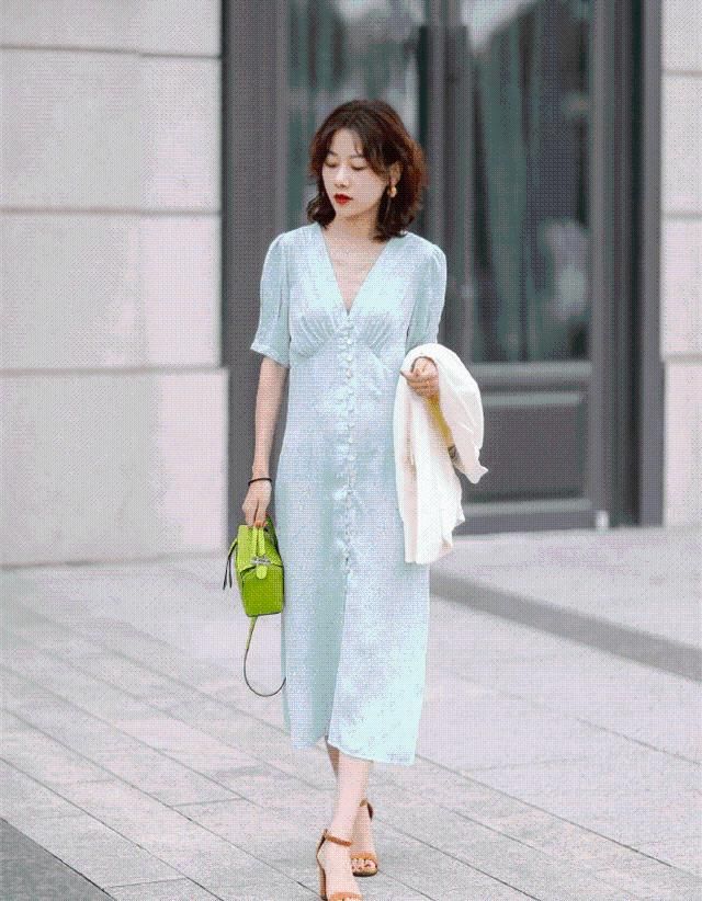 裙子|女人再懒，穿裙子也别配丝袜