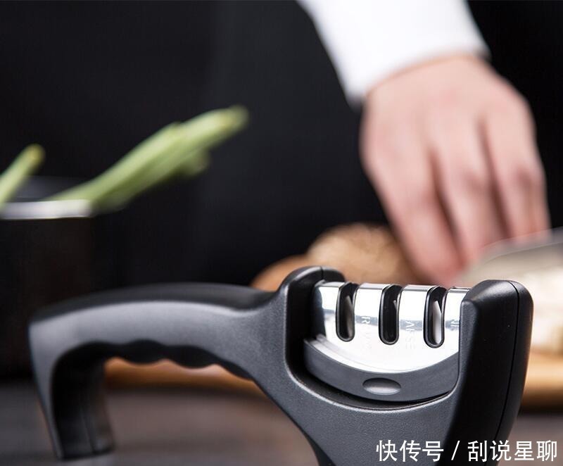 聪明人|一半人都会在阳台装晾衣杆，笨死！瞧聪明人做法，简约大气又美观