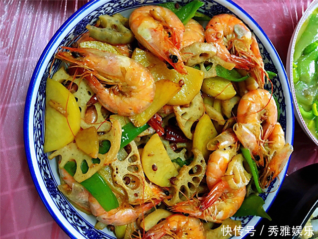 婆婆|同事来家里蹭饭,婆婆不忍我出丑,亲自下厨做一桌菜,简单美味!