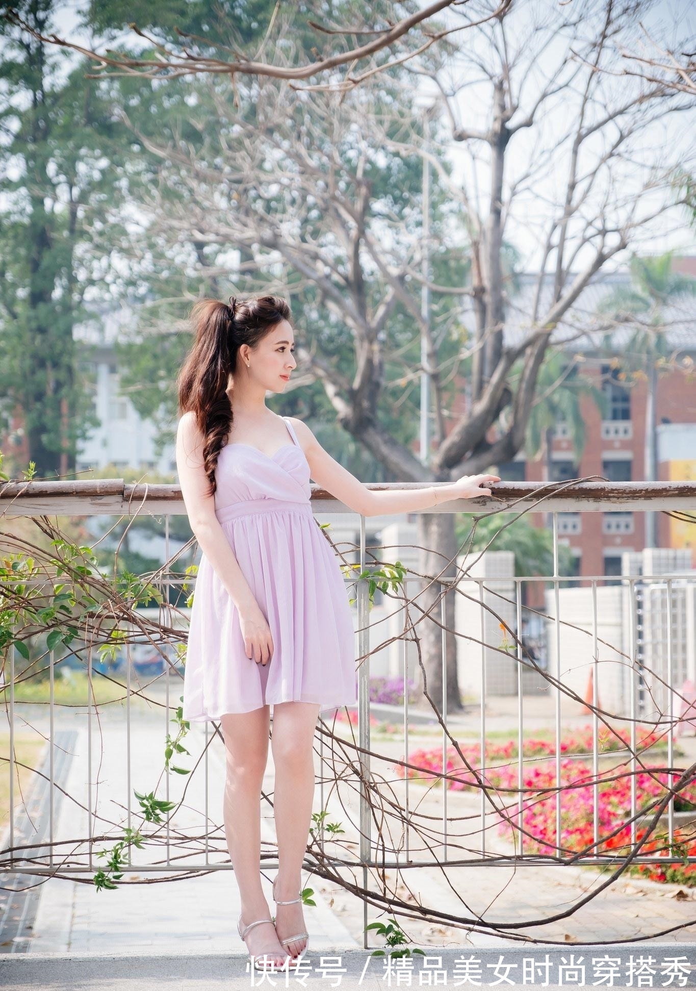 连衣裙 穿上这款清新甜美的浅紫色吊带连衣裙,你就是充满阳光的小少女