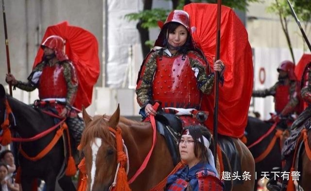 武士|日本古代武士外出打仗背的大包袱是什么这个解释让人起鸡皮疙瘩