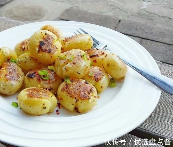 土豆|一块钱一斤的土豆, 用这个方法做, 全家人当零食吃!上桌就被抢光