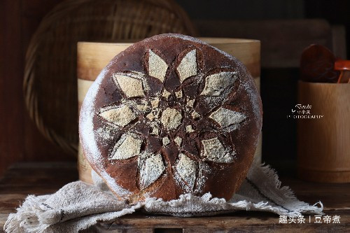 面粉别再做馒头了，随便揉一揉，加点干果，大人小孩都爱吃