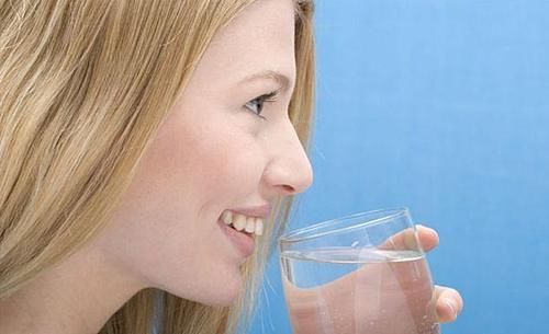 刚刚喝进去的水，需要多久形成尿液？或许让你感到意外