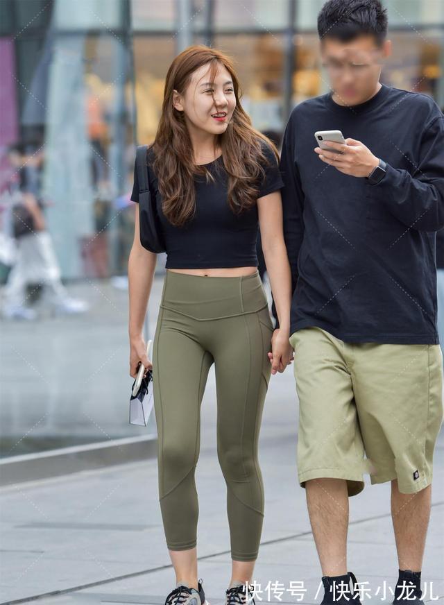 对比色 清新活泼的鲨鱼裤装扮不乏气质感，穿出时尚个性与风格，休闲百搭