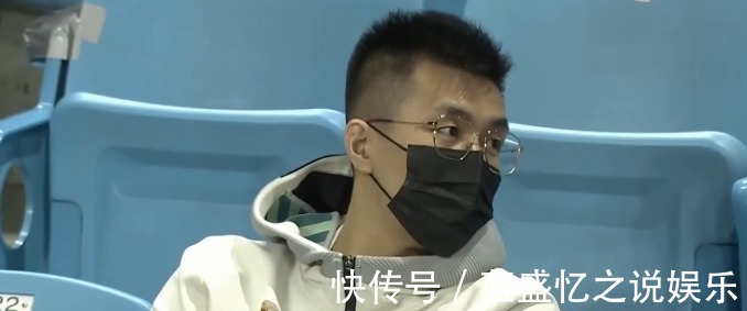 辽篮|争议!赵继伟吃技犯不满,被队友赶紧拉开,郭艾伦场边晃张镇麟!