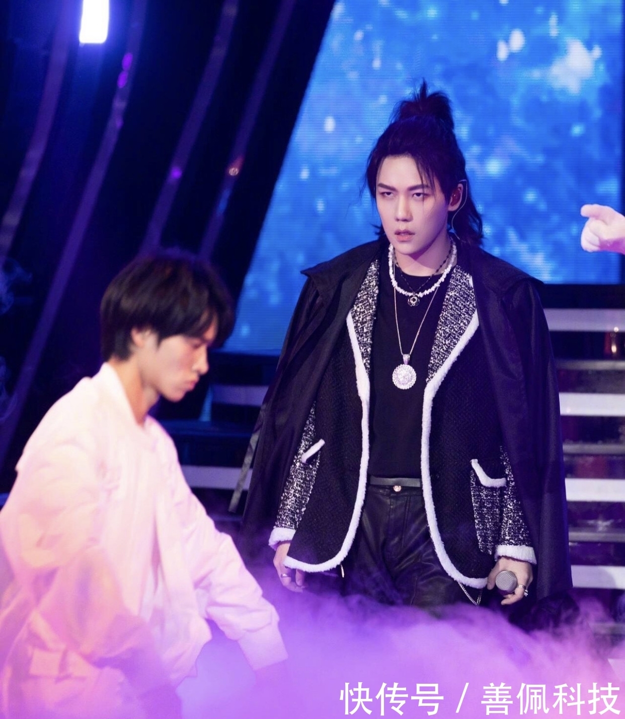 劉維模仿王一博《無(wú)感》舞臺(tái)，網(wǎng)友：很認(rèn)真地在模仿，沒(méi)有在搞笑