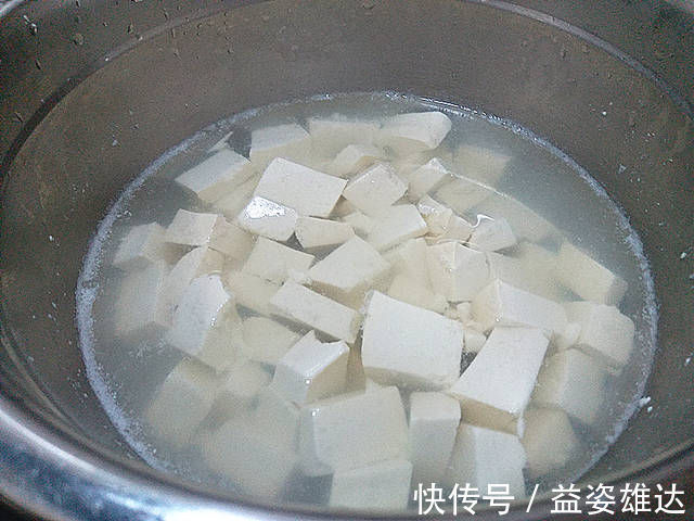 豆腐这样做真香,天天吃都不腻,做法简单又下饭,比麻婆豆腐香