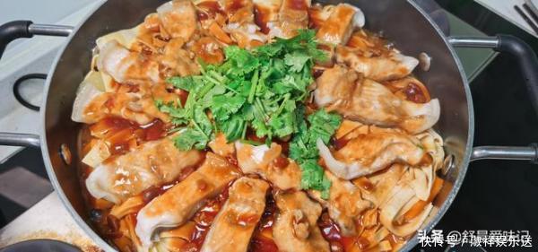 新手|焖锅外面吃一次要300,在家自己做100块就搞定,厨房新手也能做好