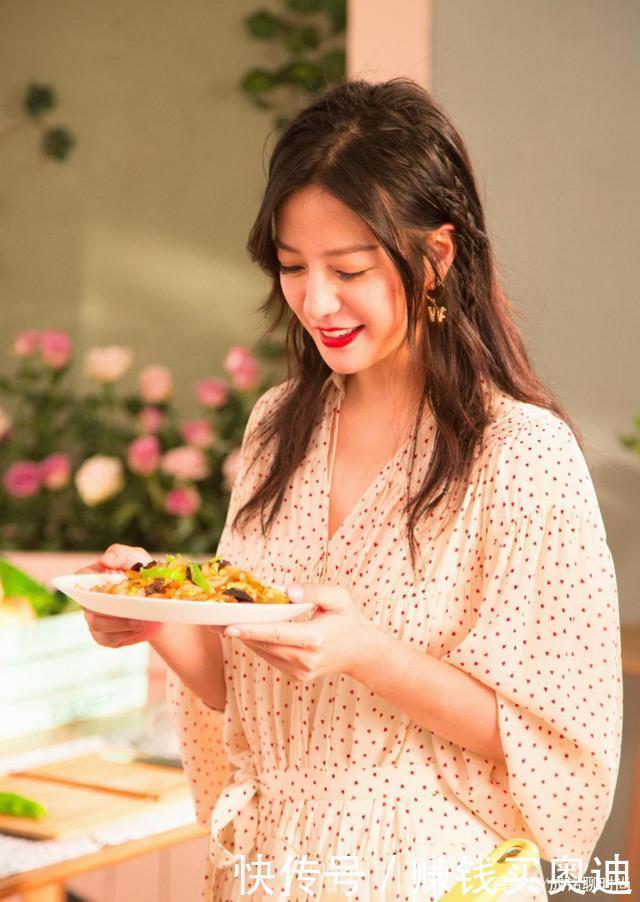  夏日|夏日出街就要美美的！三种连衣裙解锁日常穿搭，时尚减龄又好看