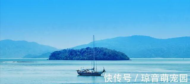 浅蓝色|越宽松、越减龄！日本52岁模特的“高级蓝”穿搭，优雅舒适好喜欢