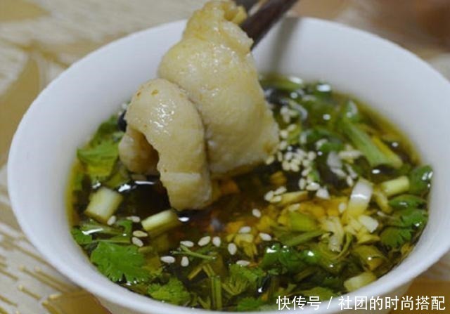 吃火锅时,专调这4种蘸料的,服务员瞧见都会高看你一眼行家!