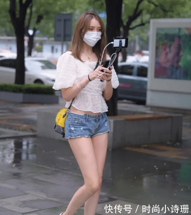 上衣 白色具有少女感的上衣,搭配短款牛仔裤,尽显出脱颖而出的美