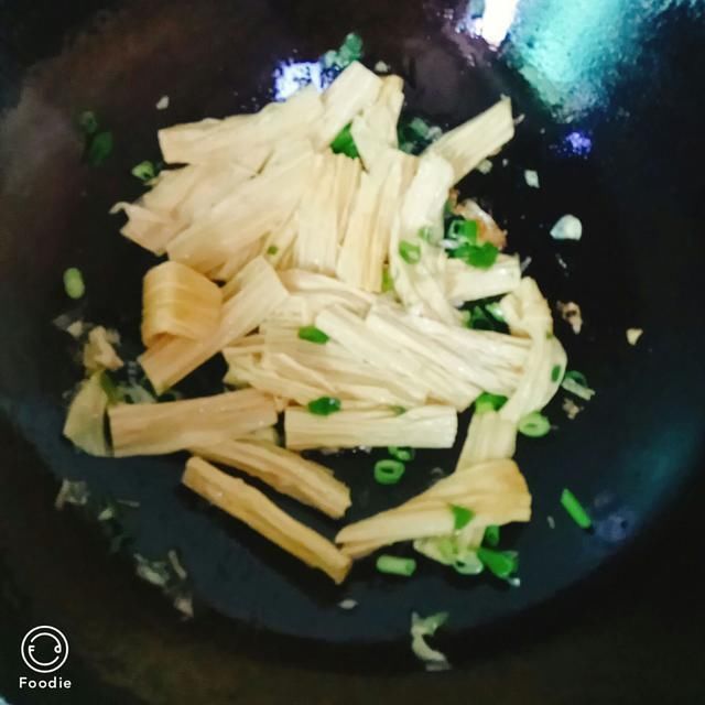 韭菜别再炒鸡蛋了,和“它”搭配,孩子常吃补营养,还护肤明目