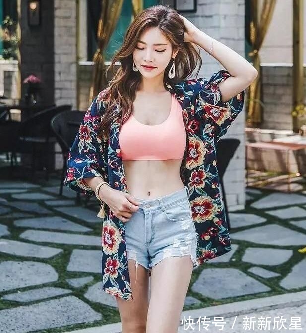 街拍|街拍牛仔裤小姐姐的搭配穿出优雅身姿