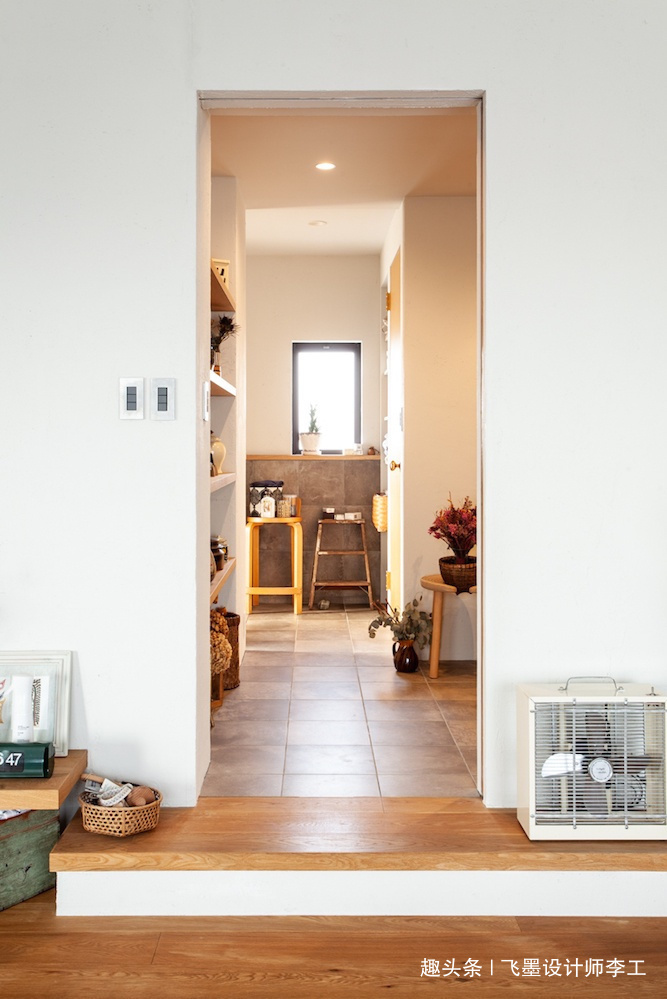 收纳|日本夫妻会装修,100多双鞋直接挂墙上,衣帽间也不要柜子,时尚