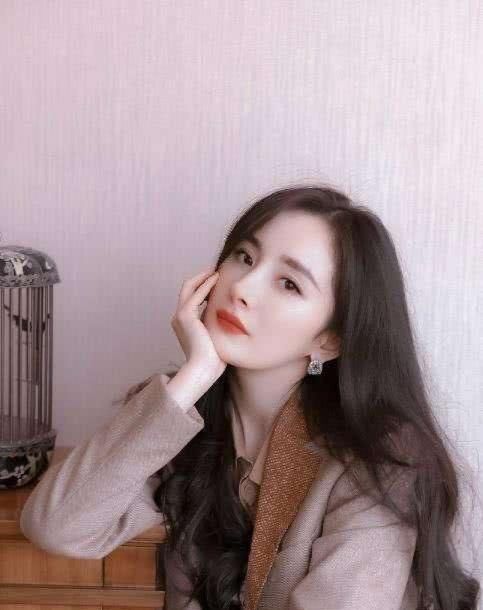 脸上有这3处“特征”的女生,并不适合留刘海,露出五官更女神