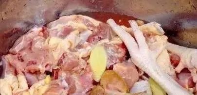 焯水|无论炖鲜鸡冻鸡，切记不要焯水，大厨教你一招，肉鲜嫩营养不流失