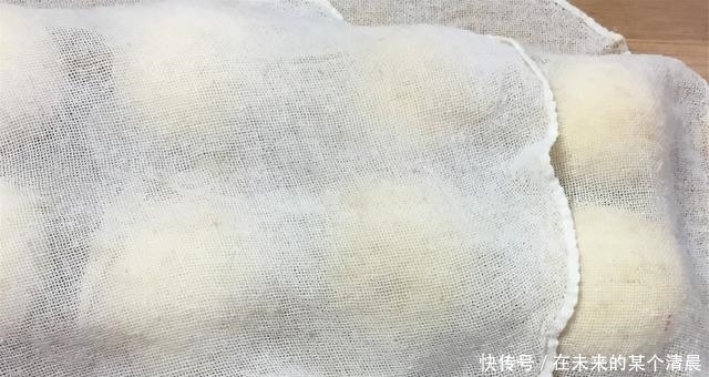 老阿姨做馒头，只放酵母就错了，教你正确做法，馒头又香又软