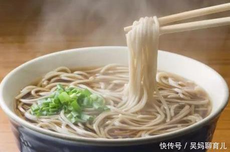 面条|煮面条，别水开下锅，难怪不香不筋道！教你方法，面条筋道不成坨