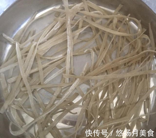 红薯粉条焖白菜!