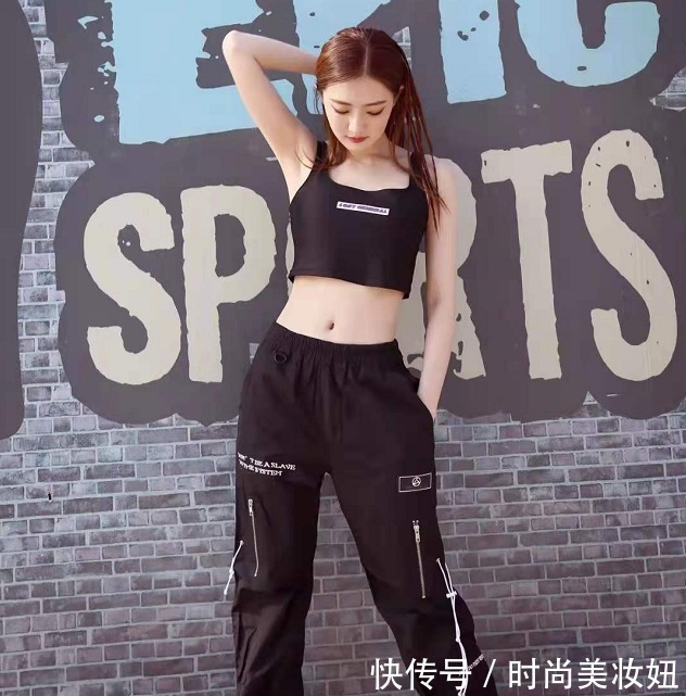 色彩|又被徐璐美到,染红发配紫色连衣裙太甜美,一般人真驾驭不了