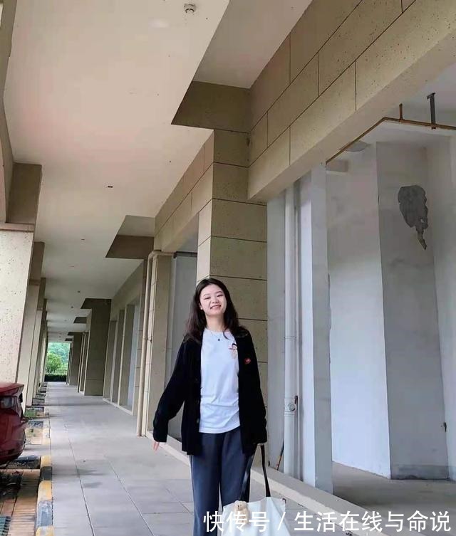 蕾丝 梨形身材女生,出门少穿裤装,现在流行这样穿,时髦精致又显瘦!