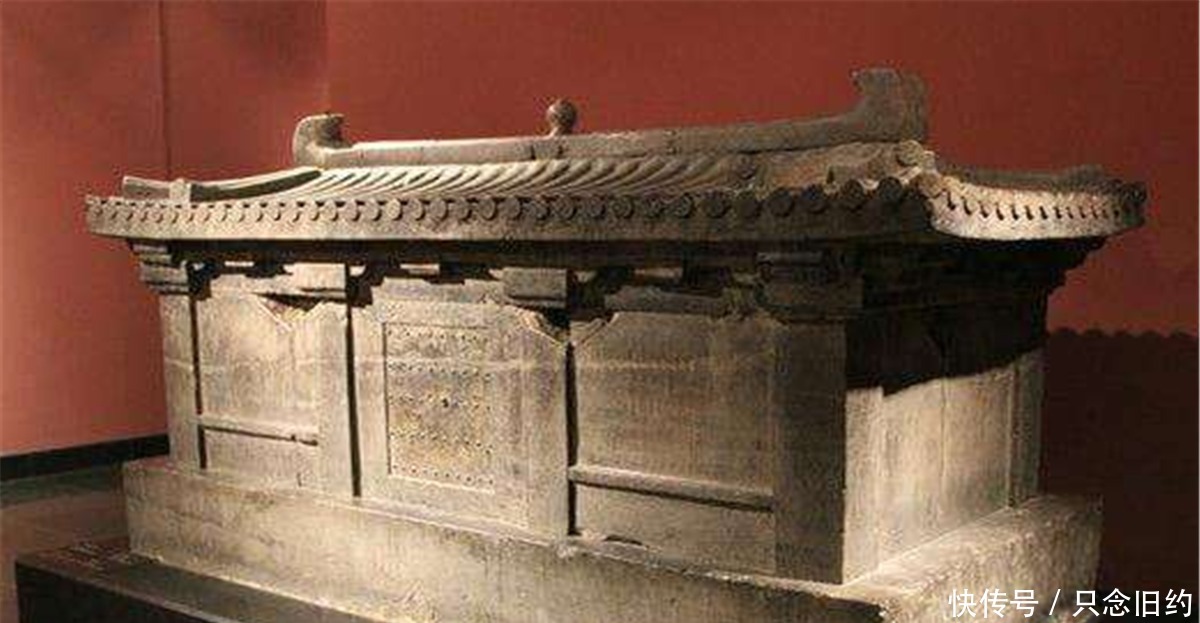 1957年专家打开一个小孩墓,墓中东西无不表现出祖母对她的爱!