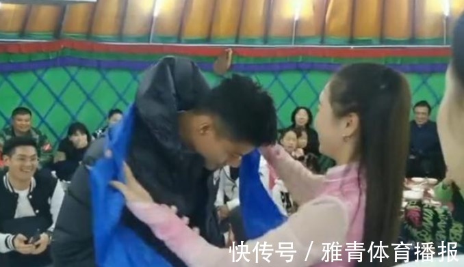 苏神|苏炳添真是居家好男人!老婆不在身边,美女敬酒一口喝完赶紧撤