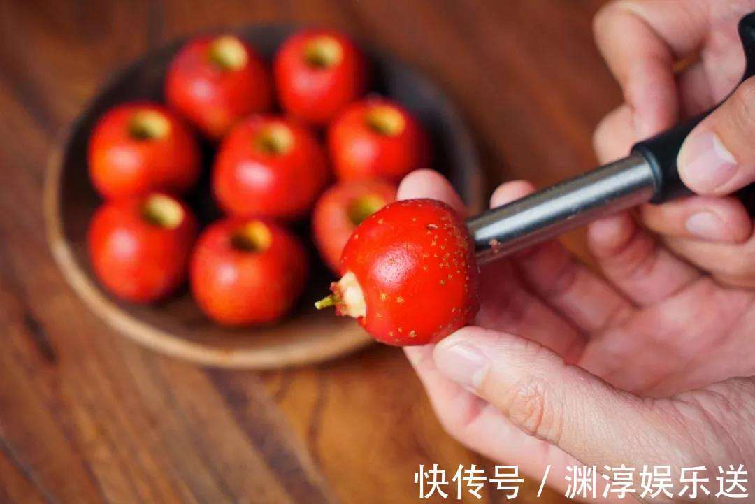 常喝|山楂和此物泡水,天然“减肥药”,常喝失眠好了,瘦出小蛮腰!